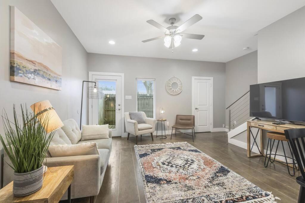 Cozy 2 Bed Townhome Near The Hospital Lafayette Exterior photo