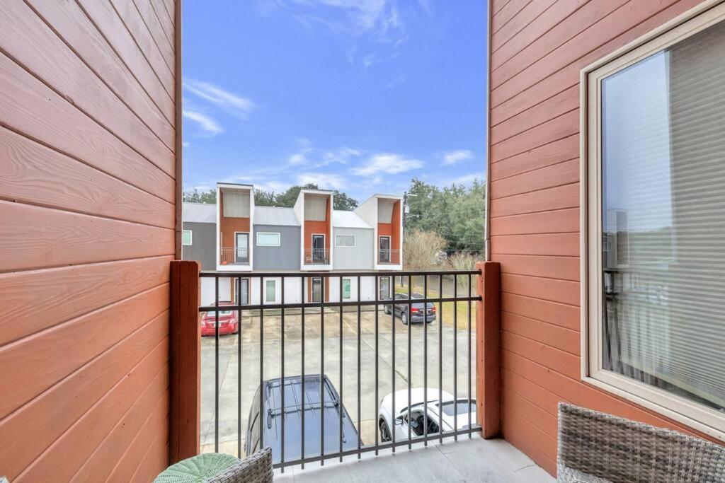 Cozy 2 Bed Townhome Near The Hospital Lafayette Exterior photo