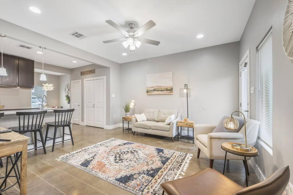 Cozy 2 Bed Townhome Near The Hospital Lafayette Exterior photo